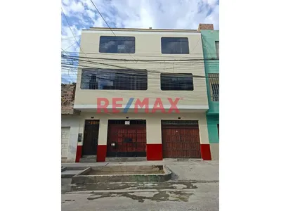 Venta De Casa 3 Pisos :Departamentos Independientes + Local Smp