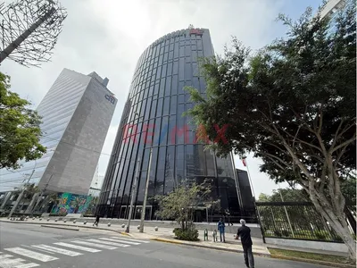 Venta De  Amplias Oficinas En Carnaval Y Moreyra San Isidro Con Estacionamientos