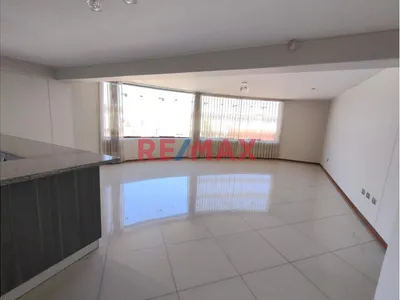 Se Vende Amplio Y Hermoso Departamento En Cerro Colorado