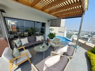 Venta de Casa en Santiago de Surco - Lima 4 Dormitorios 
