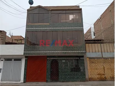 Precio Increible. Casa En Venta Con Tres Departamentos Amplios, Callao