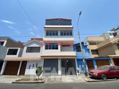 Venta de Casa en Santiago de Surco - Lima 7 Dormitorios
