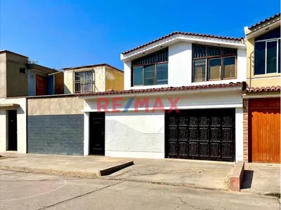 Amplia Casa 2 Pisos En Urb Libertadores