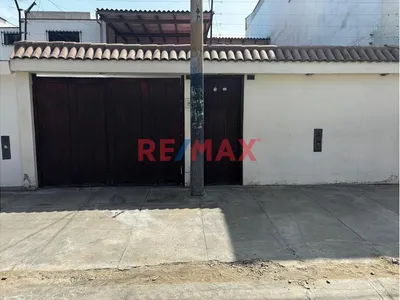 Casa Como Terreno En Venta – Surco | 200 M² | Excelente Ubicación Frente A Parque