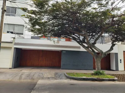 Venta de Casa en Santiago de Surco - Lima 6 Dormitorios