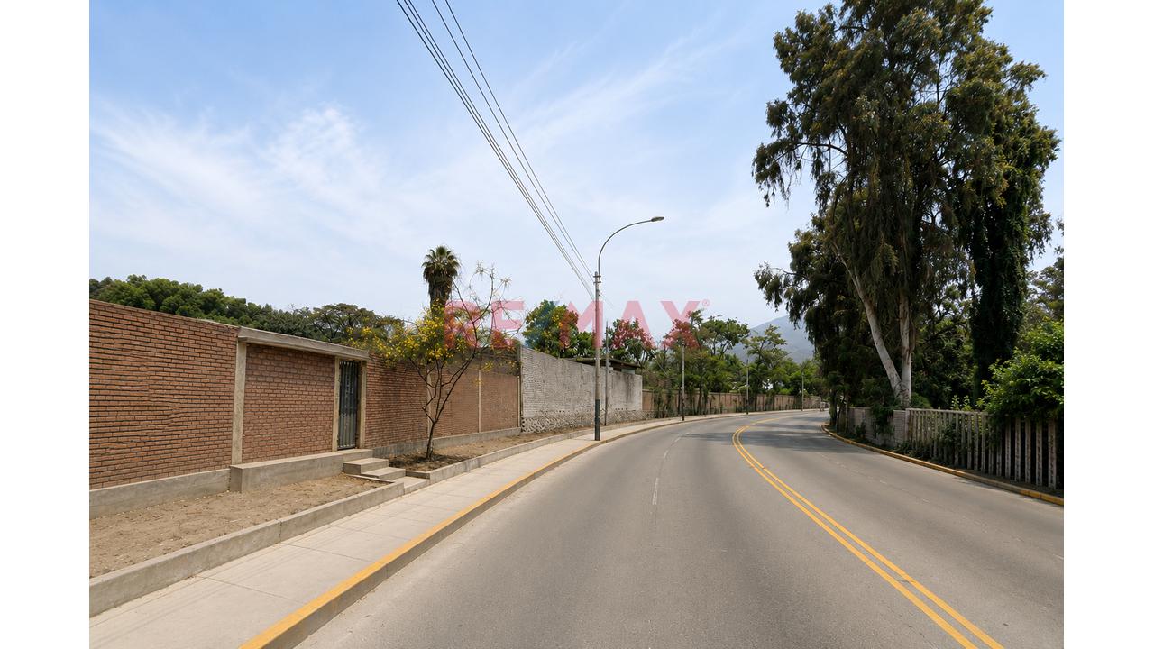Terreno Premium En La Molina | 1,945 M² | Doble Frente