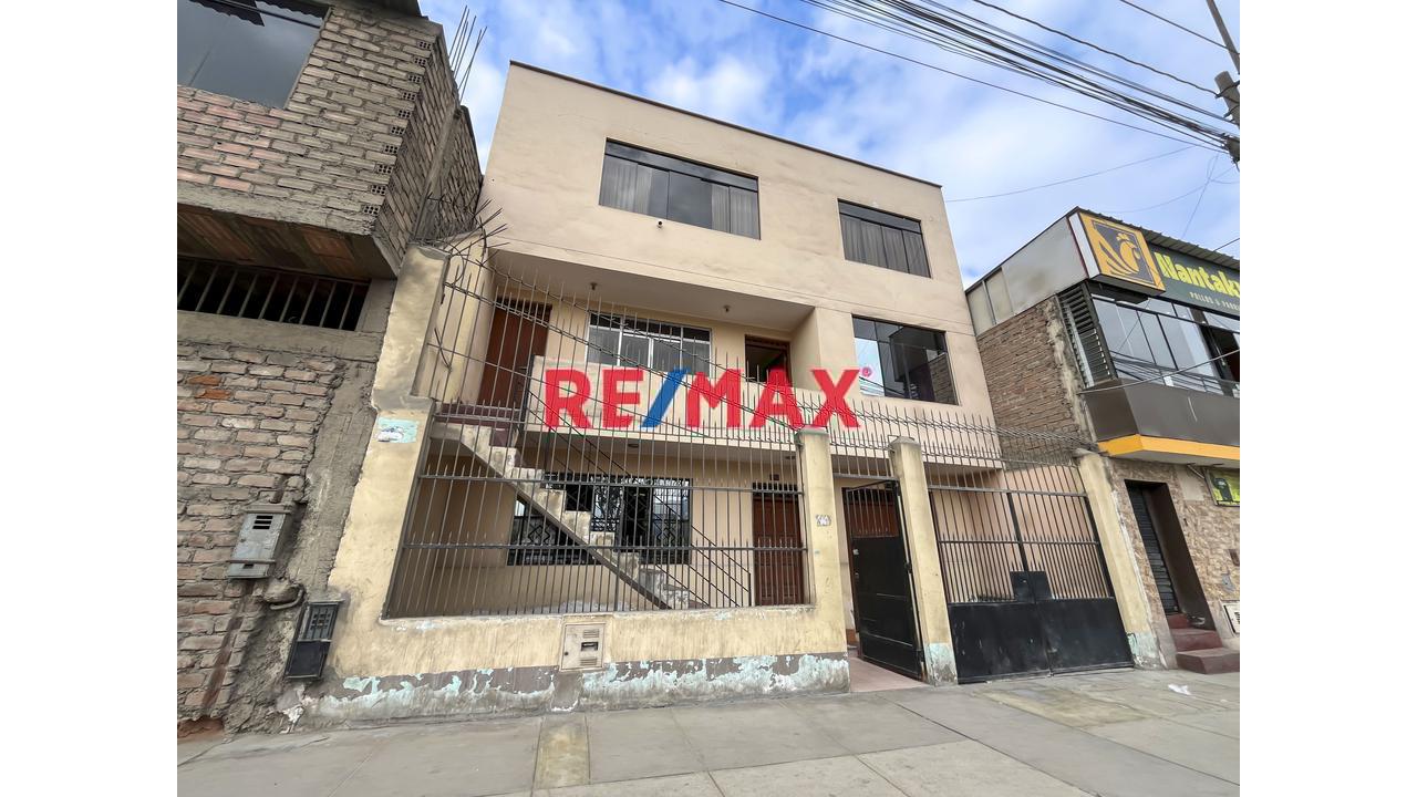 Casa Multifamiliar Con 2 Departamentos Independientes Y Zonificación Cv/Rdm"