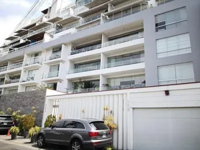 Venta de Departamento en Santiago de Surco - Lima 4 Dormitorios