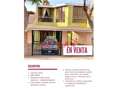 Casa De Dos Pisos  Con Estacionamiento Frente Al Parque