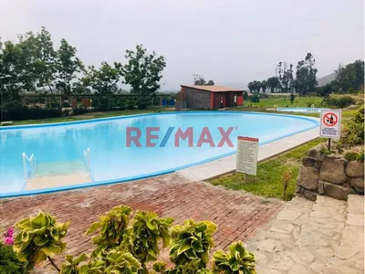 Casa Con Piscina Y Diversas Áreas Comunes