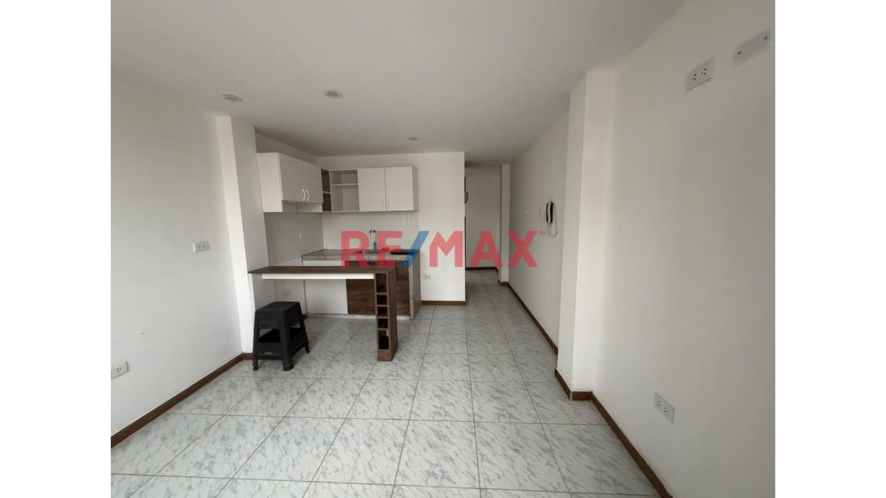 Se Alquila Minidepartamento En Huanchaco Calle Las Camelias-Segundo Piso Con Cochera