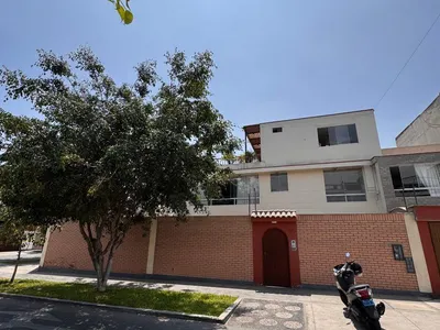 Venta de Casa en Santiago de Surco - Lima 3 Dormitorios