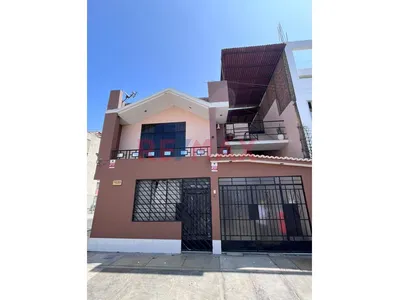 Casa en venta · El Alamo, Comas · 300 m², 7 dorm.