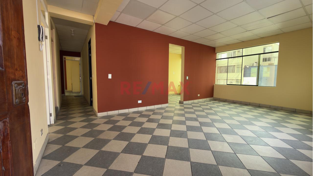 Alquiler De Amplia Oficina De 140M2