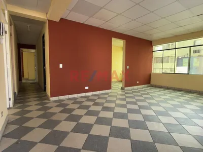 Alquiler De Amplia Oficina De 140M2