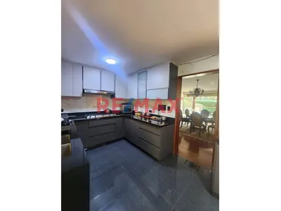 Alquilo Casa Con Piscina Y Frente Al Parque En Urb Alamos De Monterrico - Surco