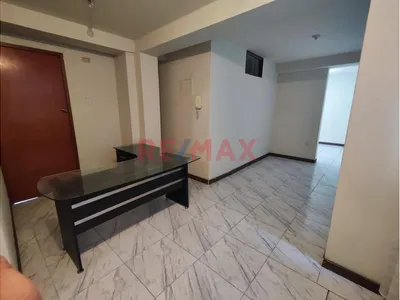Alquiler De Oficina Corporativa En San Isidro | 102 M² | Vista A Av. Javier Prado | 3 Ambientes | S/ 3,500