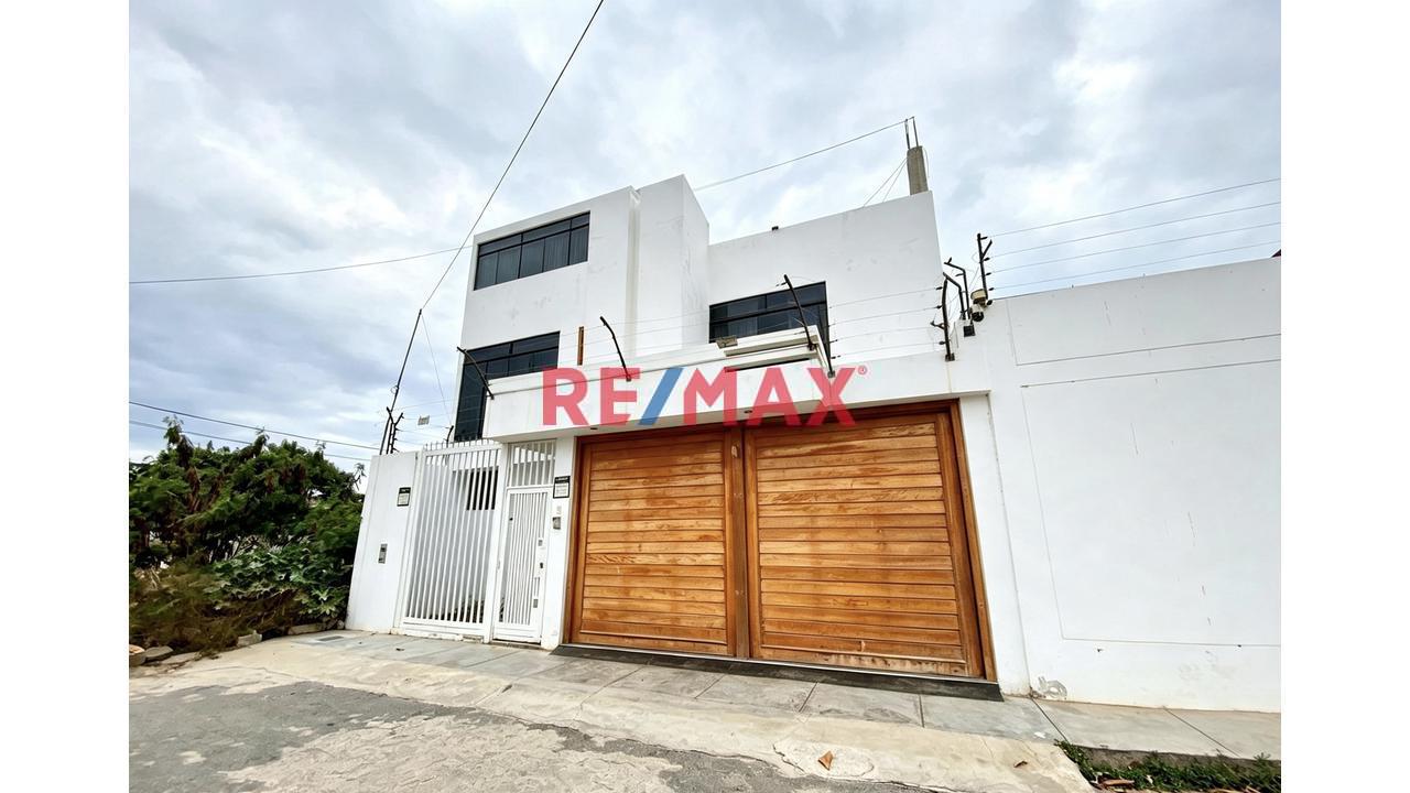 Casa De 2 Pisos Más Azotea En Venta Urbanizacion La Purisima Chiclayo