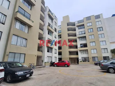🏡✨ ¡En Alquiler De Departamento + Cochera En Miraflores! 🚘   📍 Av. El Ejército  Cdra. 3 – Miraflores 📐 Área: 75.30 M² 🏢 Piso 6 Con Ascensor 👮 Vigilancia 24/7