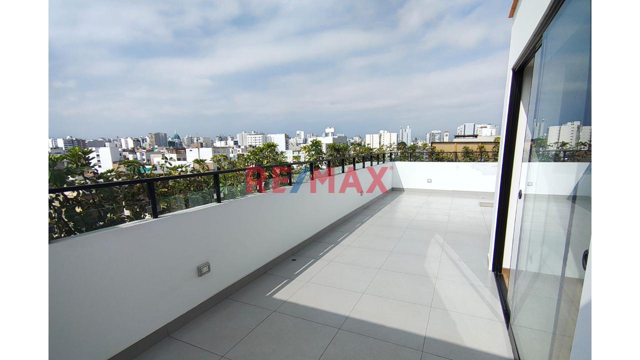✨ Vive El Privilegio De Estrenar Un Amplio Dúplex Con Terraza, Balcones Y Cerca Al Mar
