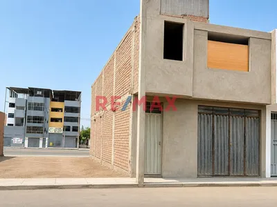 🏡 ¡Casa En Carabayllo Con Local Y Departamento Frente A Parque – Ideal Para Vivir Y Emprender!