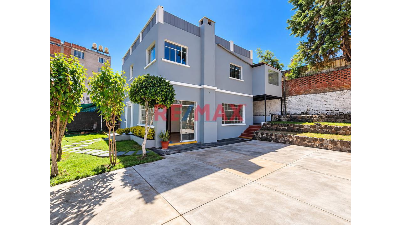 Casa Comercial En Alquiler - Vallecito