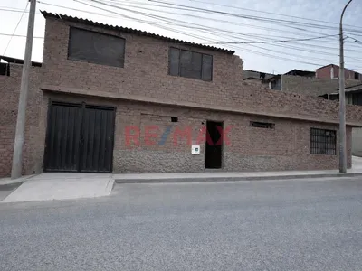 Venta De Casa En Esquina - San Juan De Miraflores