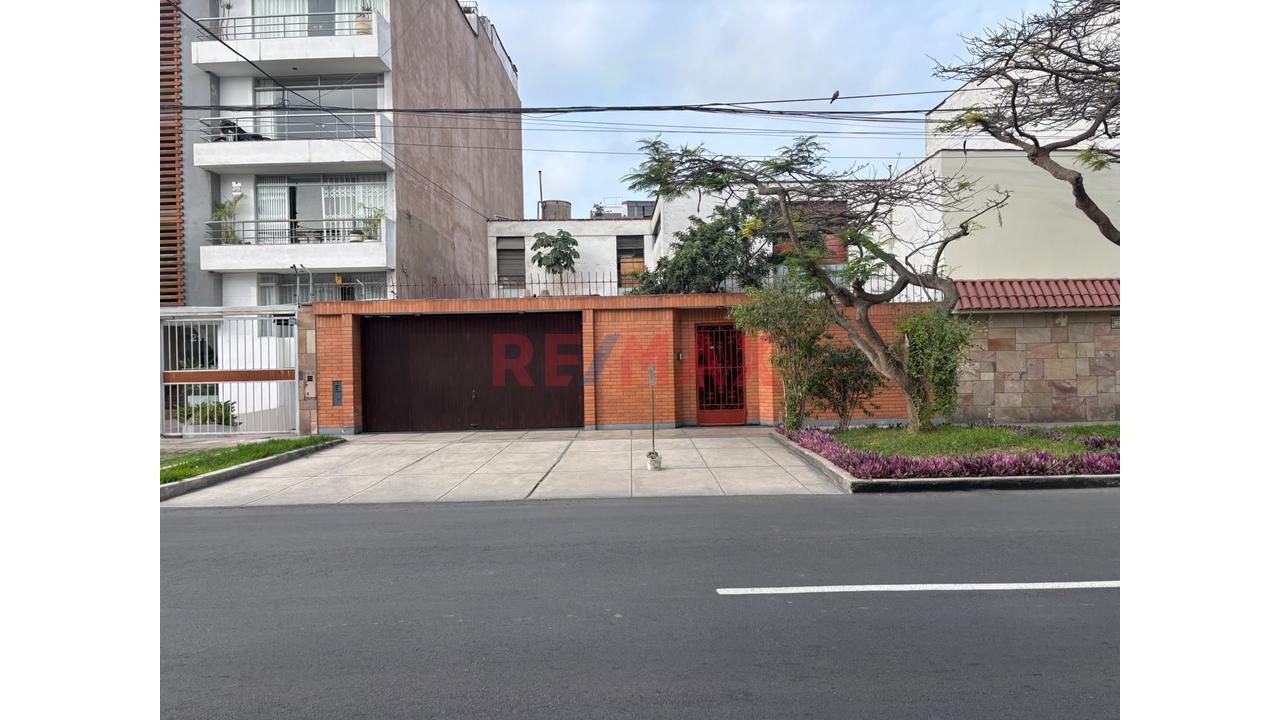 Oportunidad De Inversión 296M - Casa En Venta Como Terreno En Surco