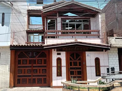 Venta de Casa en Los Olivos - Lima 5 Dormitorios 