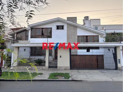 Vendo Casa Como Terreno En La Aurora - Miraflores