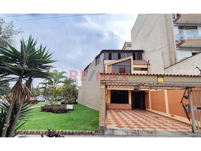 Casa En Alquiler En San Borja, 7 Dorm., Jardìn, Terraza Y 2 Cocheras
