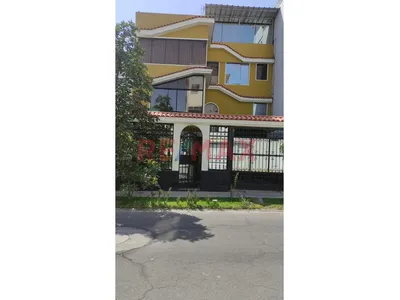 Alquiler De Linda Casa De 4 Pisos Semiamoblada, Cinco Habitaciones, Luz Natural Para Todos Los Ambientes