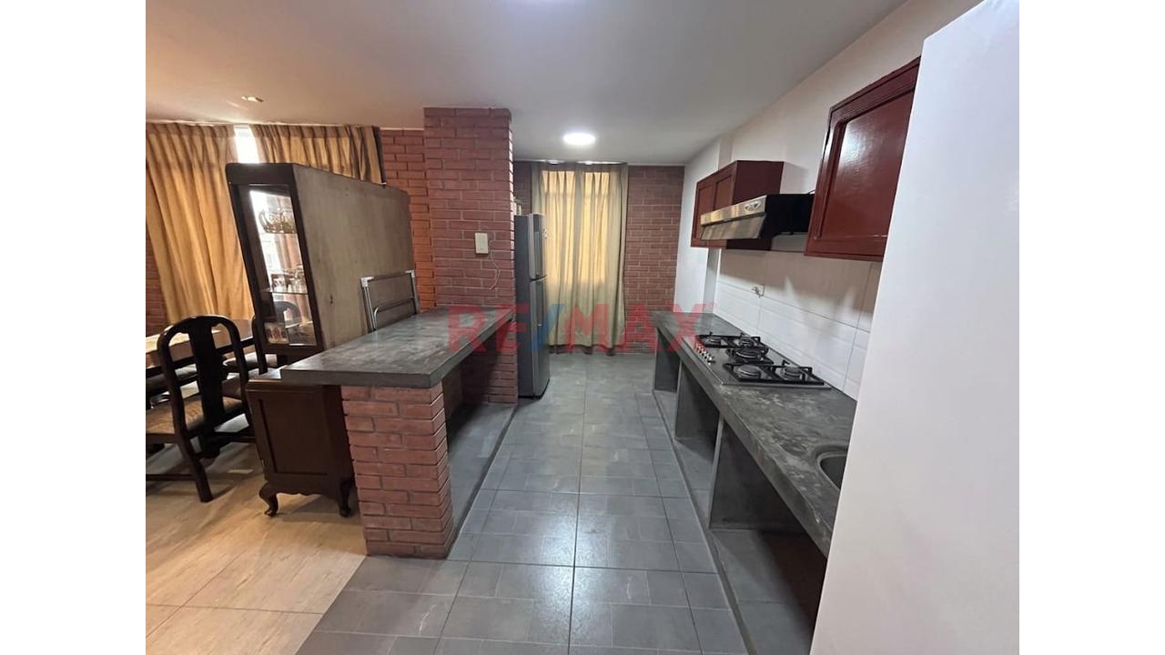Se Vende Departamento De 122.5 M2  Paradero 21 De Las Flores S.J.L