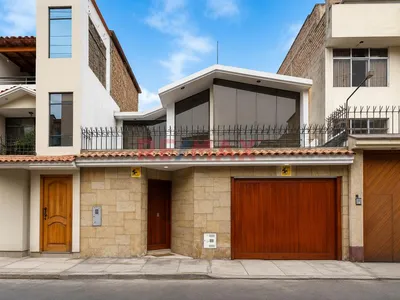 Se Vende Bonita Casa En Salamanca - Ate