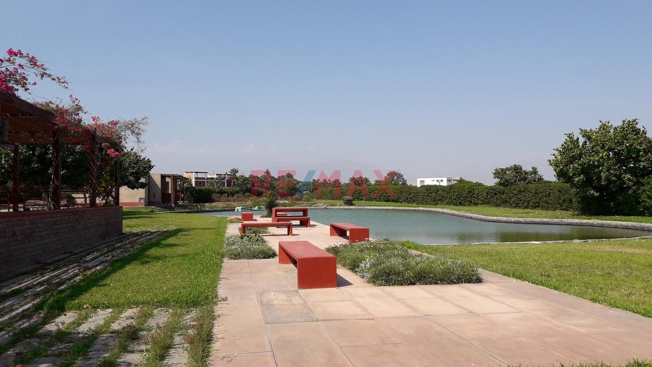 Venta De Terreno En Asia De 296M2