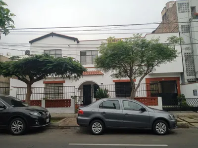 Venta de Casa en Miraflores - Lima 10 Dormitorios