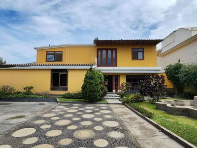 Venta de Casa en La Molina - Lima 7 Dormitorios