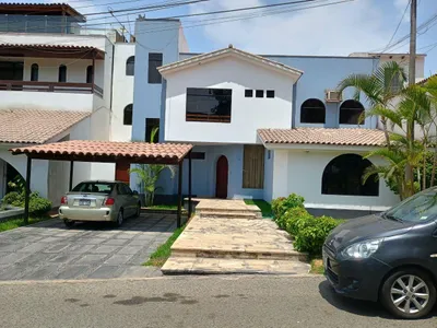 Venta de Casa en La Molina - Lima 5 Dormitorios