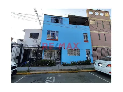 Casa De 2 Pisos + Azotea