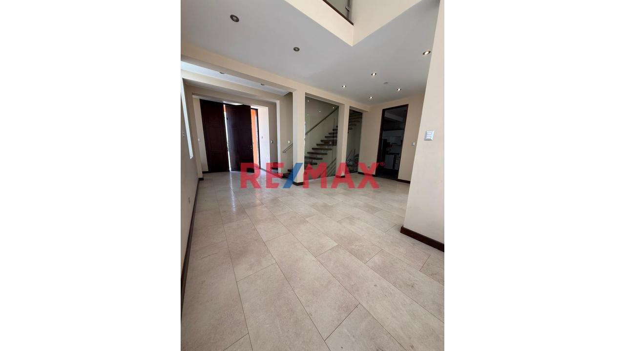 Moderna Y Lujosa Propiedad En Venta En Urb. Privada En Cayma