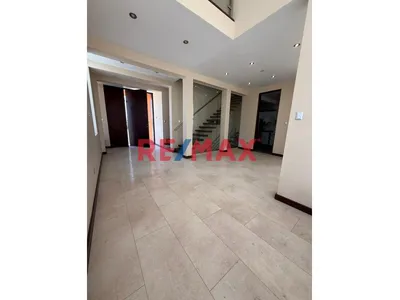 Moderna Y Lujosa Propiedad En Venta En Urb. Privada En Cayma