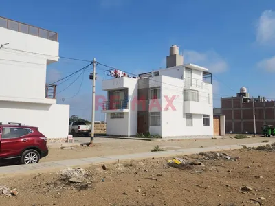 Terreno en venta · Condominio Real Huanchaco (El Trópico), Huanchaco · 110 m²