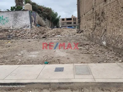Atencion Terreno Frente Al Parque En Santa Felicita - Smp !!!