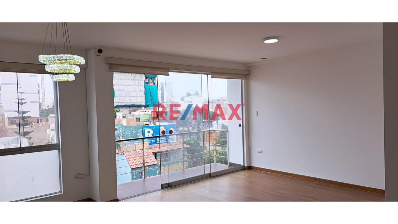 Vendo Lindo Depa 3 Dormitorios Con Balcón, Aires Y Cochera – San Miguel