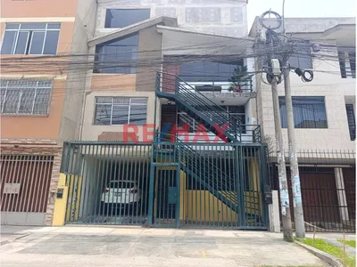 Amplio Departamento De 107 M² Frente A Parque – Los Olivos