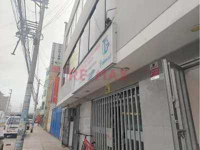 Alquilo Local Comercial  De 3 Pisos En Smp En Avenida Sol De Naranjal