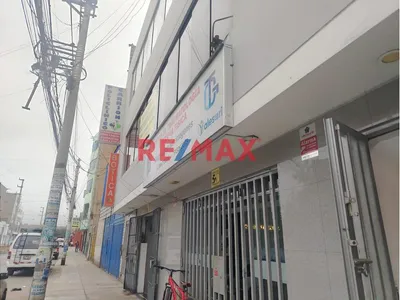 Alquilo Local Comercial De 3 Pisos En Smp En Avenida Sol De Naranjal