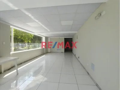 Local Comercial En Primer Piso