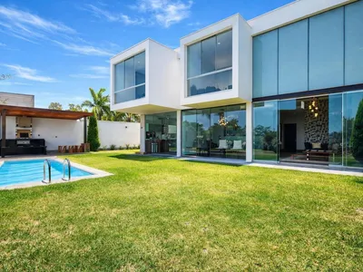 Casa en venta · Jirón Bel Air 382, La Molina · 423 m², 4 dorm.