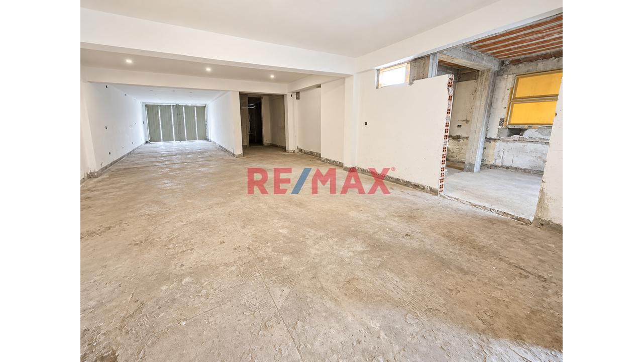 ¡Alquiler De Local Comercial En Av. Alfredo Mendiola – Los Olivos, Frente A Megaplaza! - Primer Piso | Zonificación Comercial